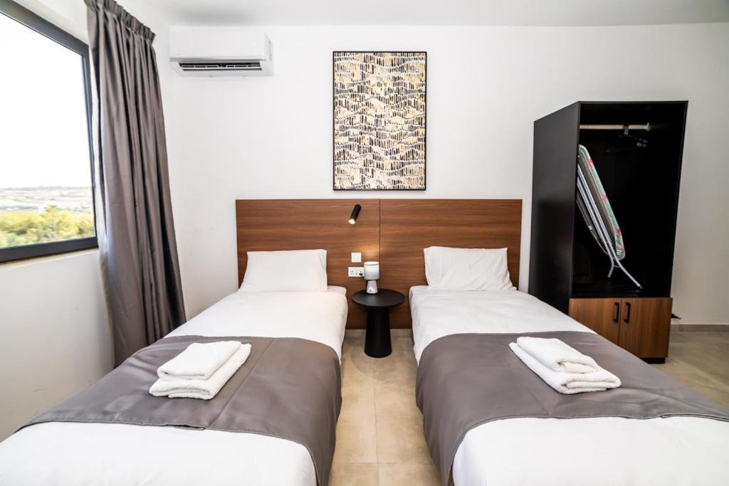 Cozy Studio - Twin Beds - Image 4