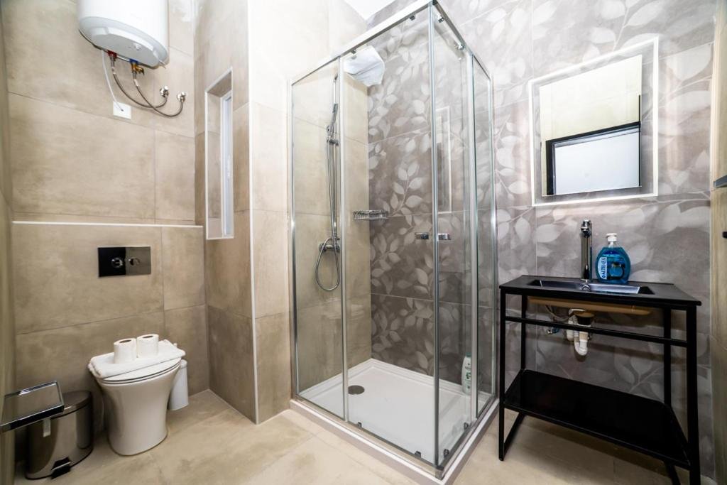 Cozy Studio - Twin Beds - Image 2